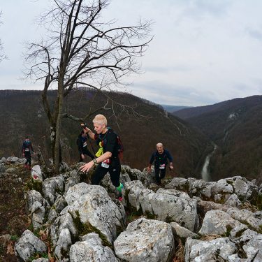 Alergare montana in Padurea Craiului belvedere Defileul Crisului Repede Traseul Deventului