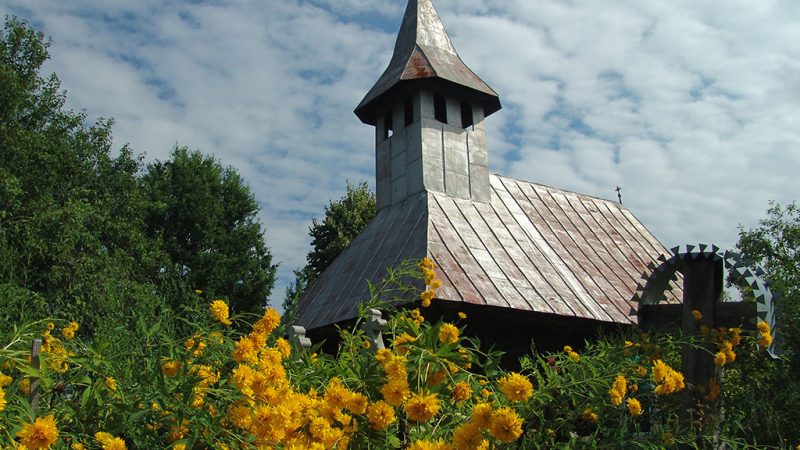 Padurea Craiului biserica de lemn Soimus Petreasa Valea Rosia